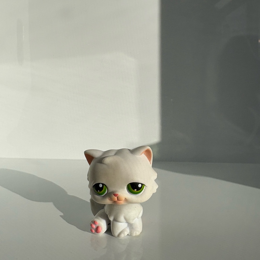 Littlest Pet Shop White Cat Green Eyes